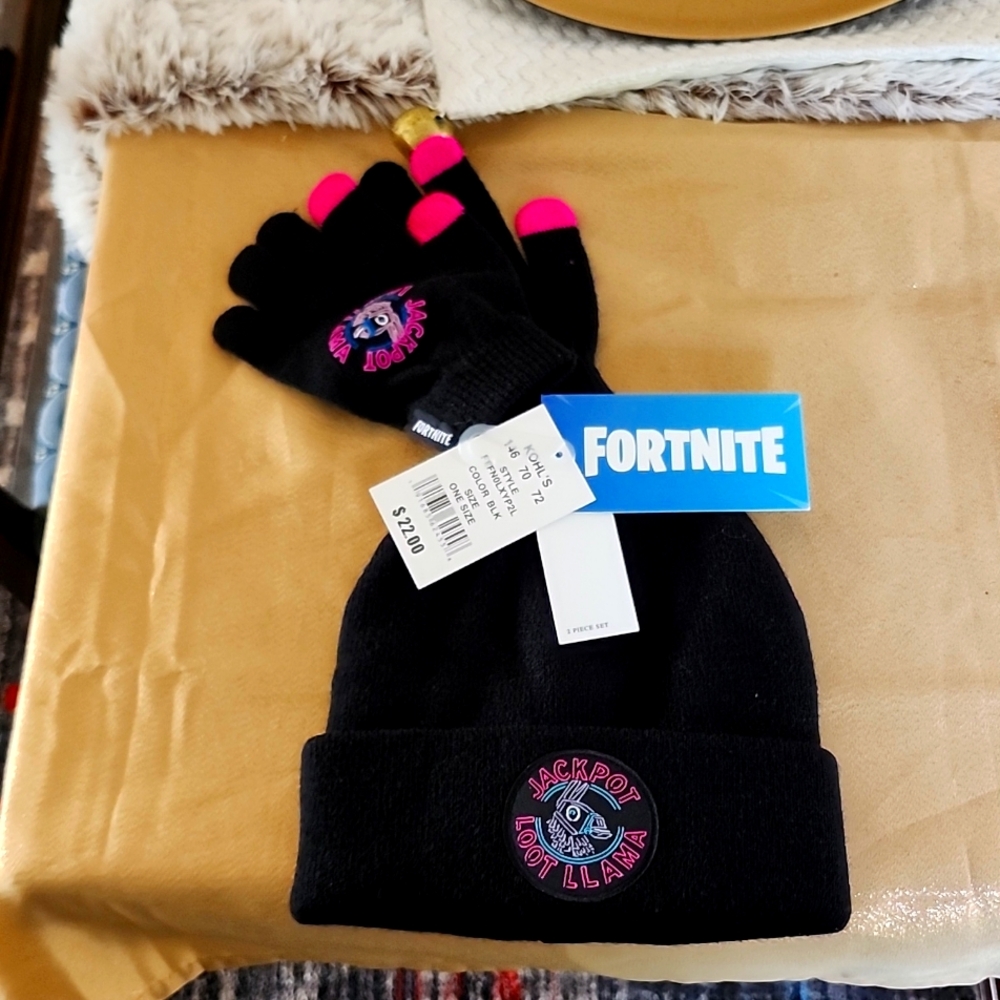 Fortnite hat and gloves set